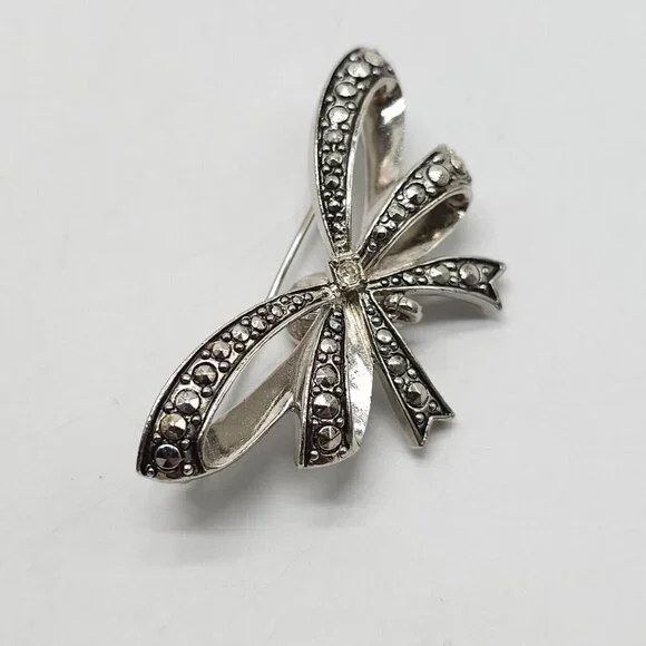 AVON Vintage Rhinestone Bow Green Drop Silver Brooch Pin - Picture 3 of 4